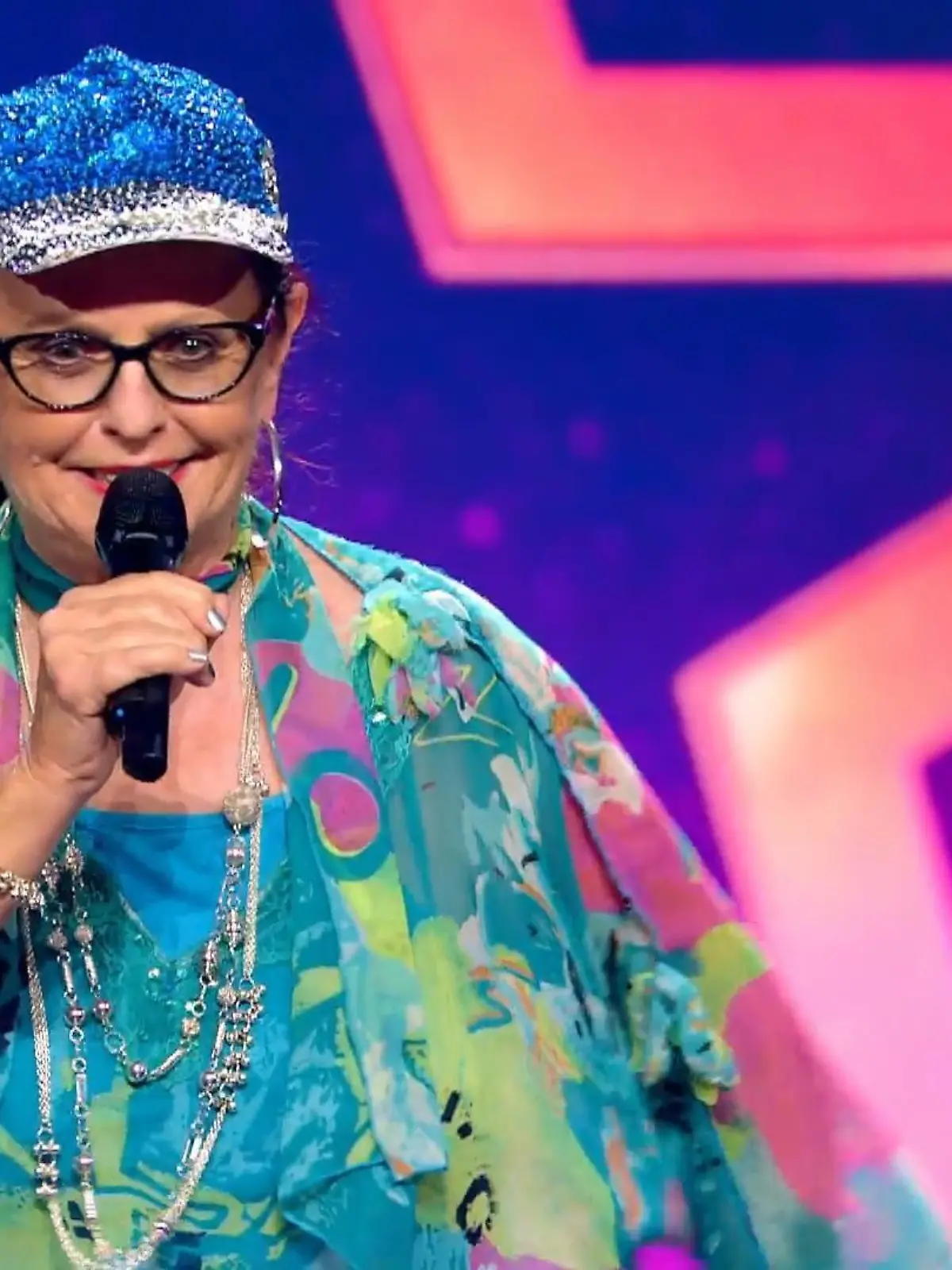 Uschi Bauer jodelt für ihr Leben gerne - natürlich auch auf der Supertalent-Bühne