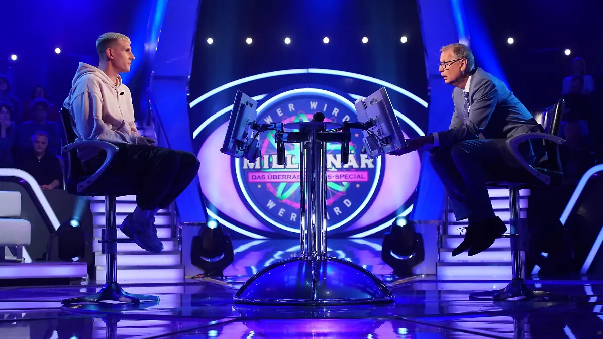 Achtung! Sperrfrist für alle Medien bis Mo., 29.05.2023, 23:59 Uhr!
Moderator Günther Jauch mit Leon Laloi
Die Verwendung des sendungsbezogenen Materials ist nur mit dem Hinweis und Verlinkung auf RTL+ gestattet.