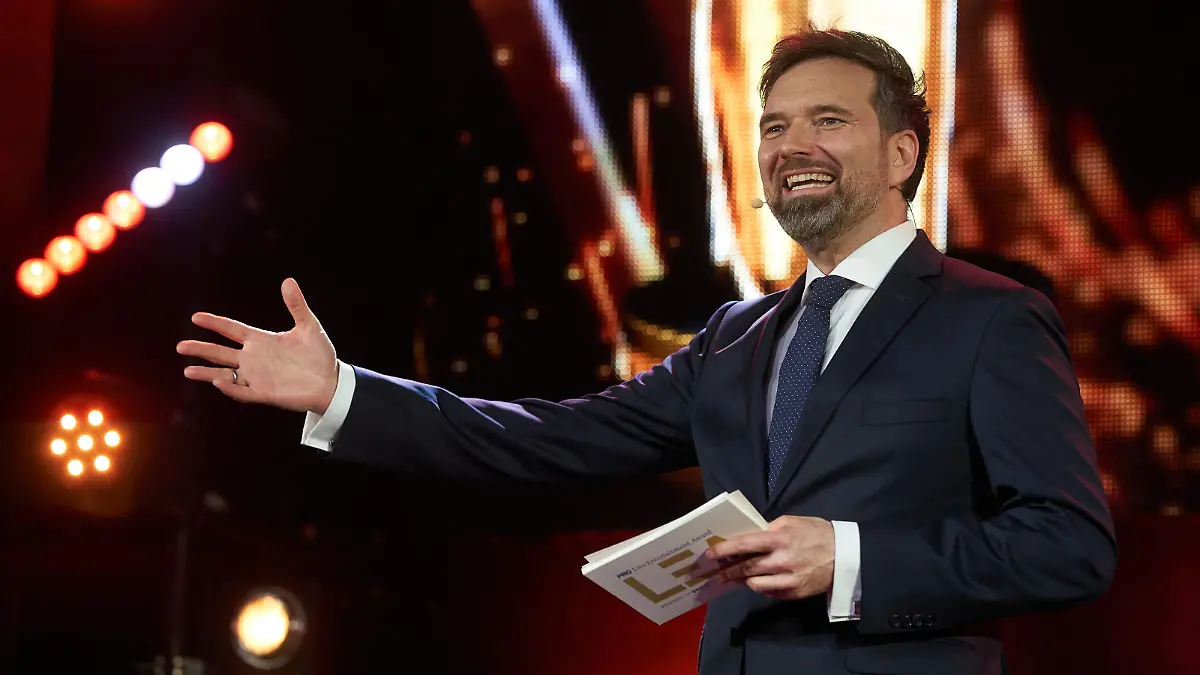 Ingo Nommsen moderiert die Verleihung des Live-Entertainment Award 2020. Aufgrund der Pandemie konnten die Auszeichnungen erst in diesem Jahr verliehen werden. Ausgezeichnet werden Tourneen, Shows und Veranstaltungsorte aus dem Jahr 2019. Die Verleihung musste im Jahr 2020 wegen der Corona-Pandemie abgesagt werden.