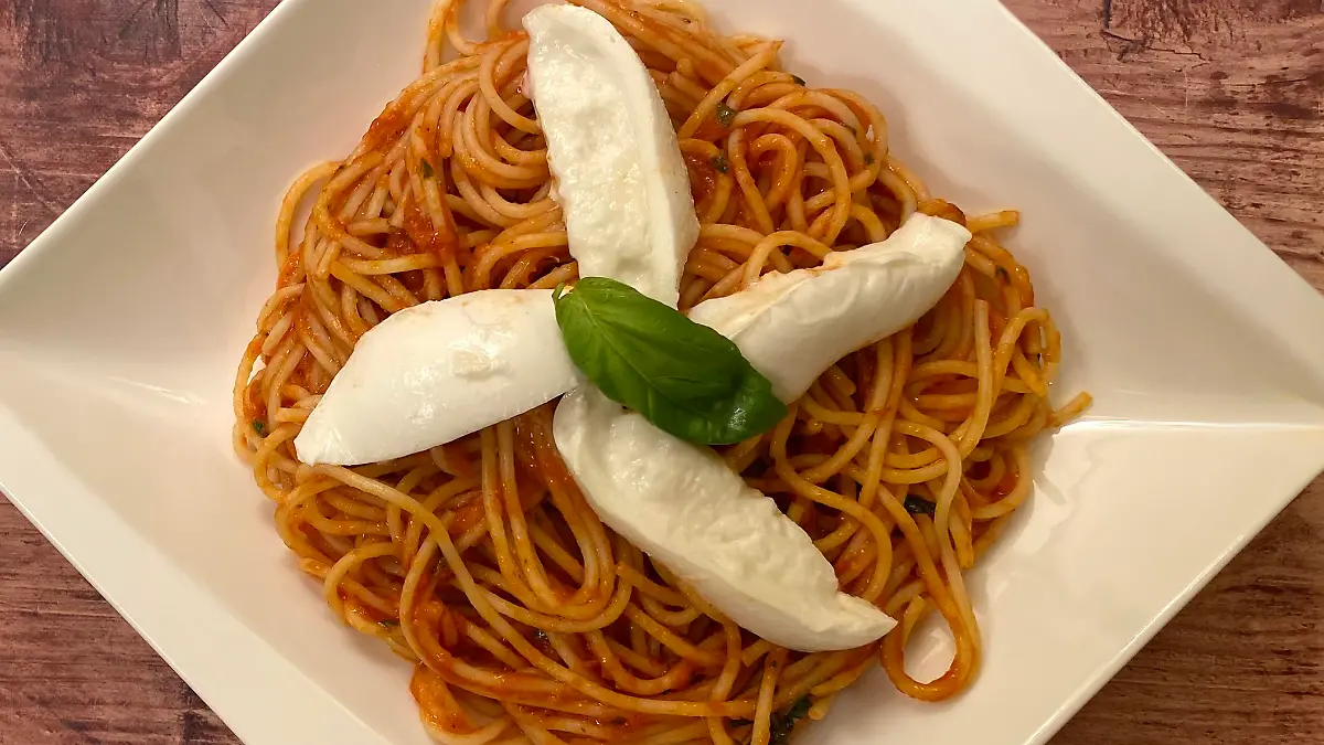 Spaghetti pasta with tomato sauce and basil.