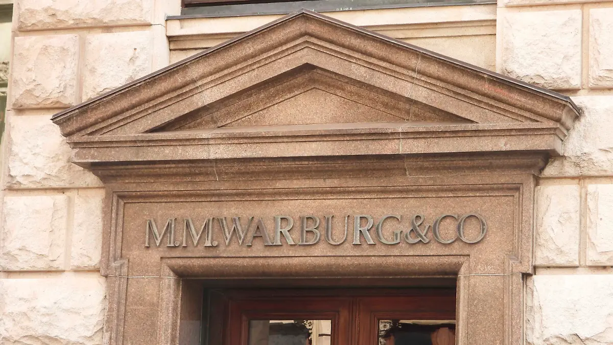 Hamburg / Karlsruhe 28.07.2021 Aussenansicht Eingangsbereich der Hamburger Warburg Bank , die Bank muss wegen des CUM EX Skandal 176 Millionn Euro zahlen Der Bundesgerichtshof fällt Urteil Der Bundesgerichtshof in Karlsruhe hat heute das Urteil gefällt das die sogenannten CUM EX Geschäfte strafbar waren und 176 Millionen Euro an den Fiskus gezahlt werden müssen