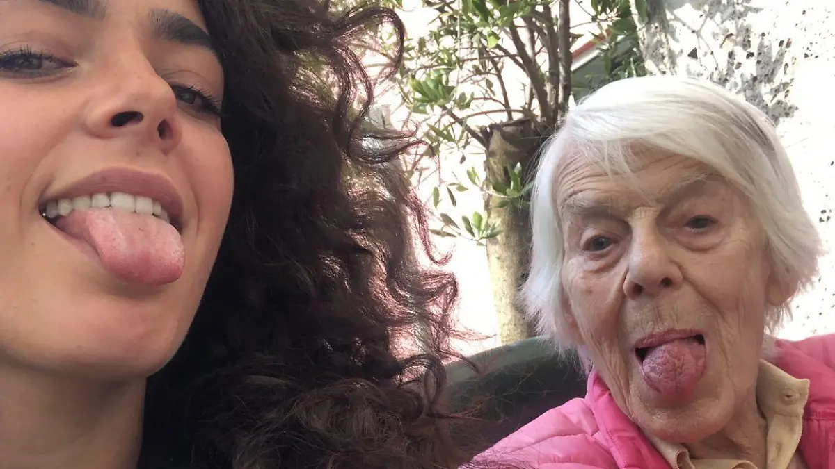Enkelin Gianna und Oma Irene