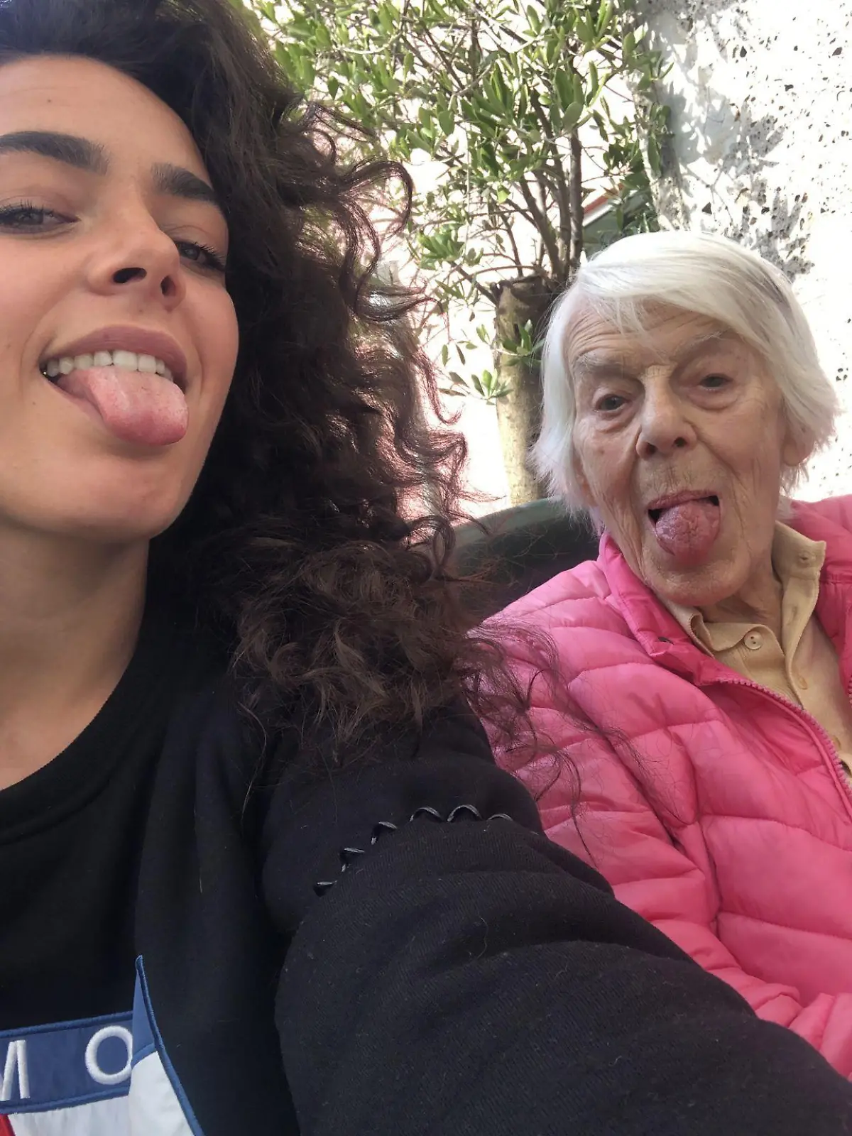 Enkelin Gianna und Oma Irene