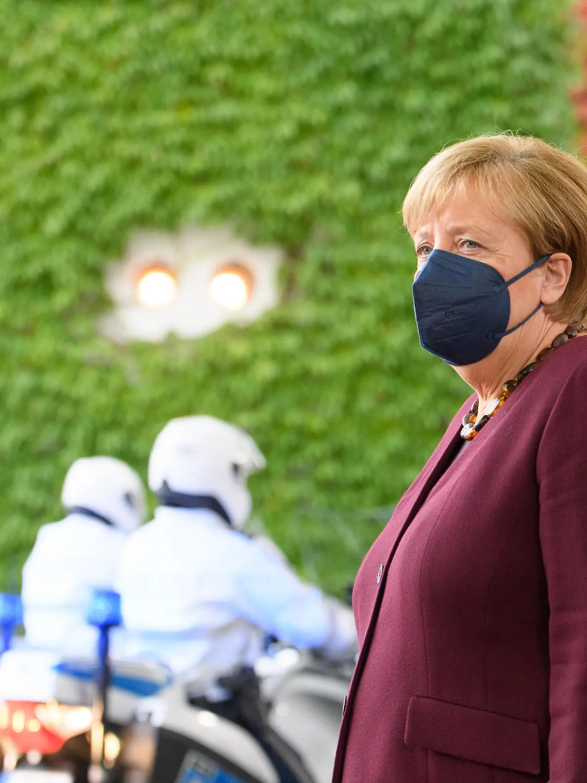  Berlin GER, Berlin, 18.10.21, Mary May Simon bei Bundeskanzlerin Angela Merkel Angela Merkel - wartet, Bildtermin bei der Begruessung der Generalgouverneurin von Kanada - Mary May Simon durch die BKin Dr Angela Merkel, 18.10.2021, *** Berlin GER, Berlin, 18 10 21, Mary May Simon at German Chancellor Angela Merkel Angela Merkel waits, picture appointment at the greeting of the Governor General of Canada Mary May Simon by BKin Dr Angela Merkel, 18 10 2021, Copyright: xEibner-Pressefotox EP_EER