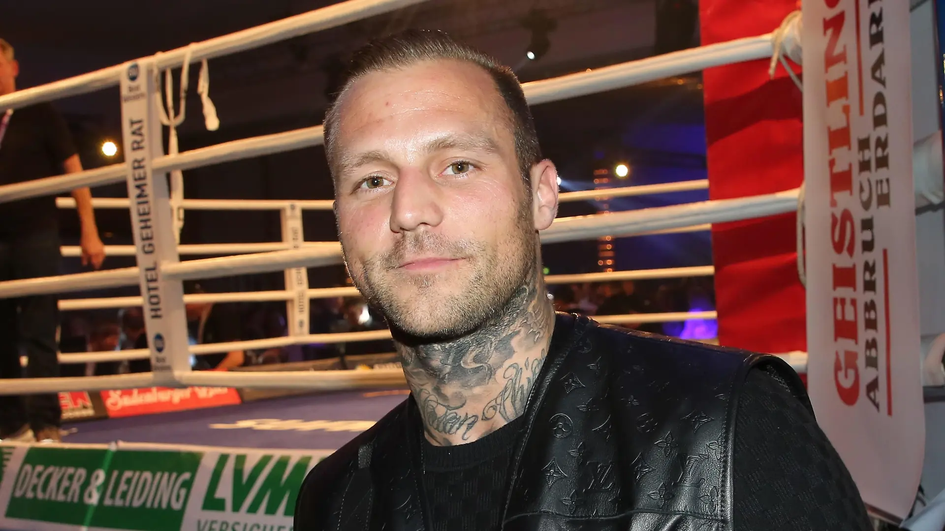 Rapper Kontra K bei der Boxgala SES-Boxing am 02.03.2019 in Magdeburg