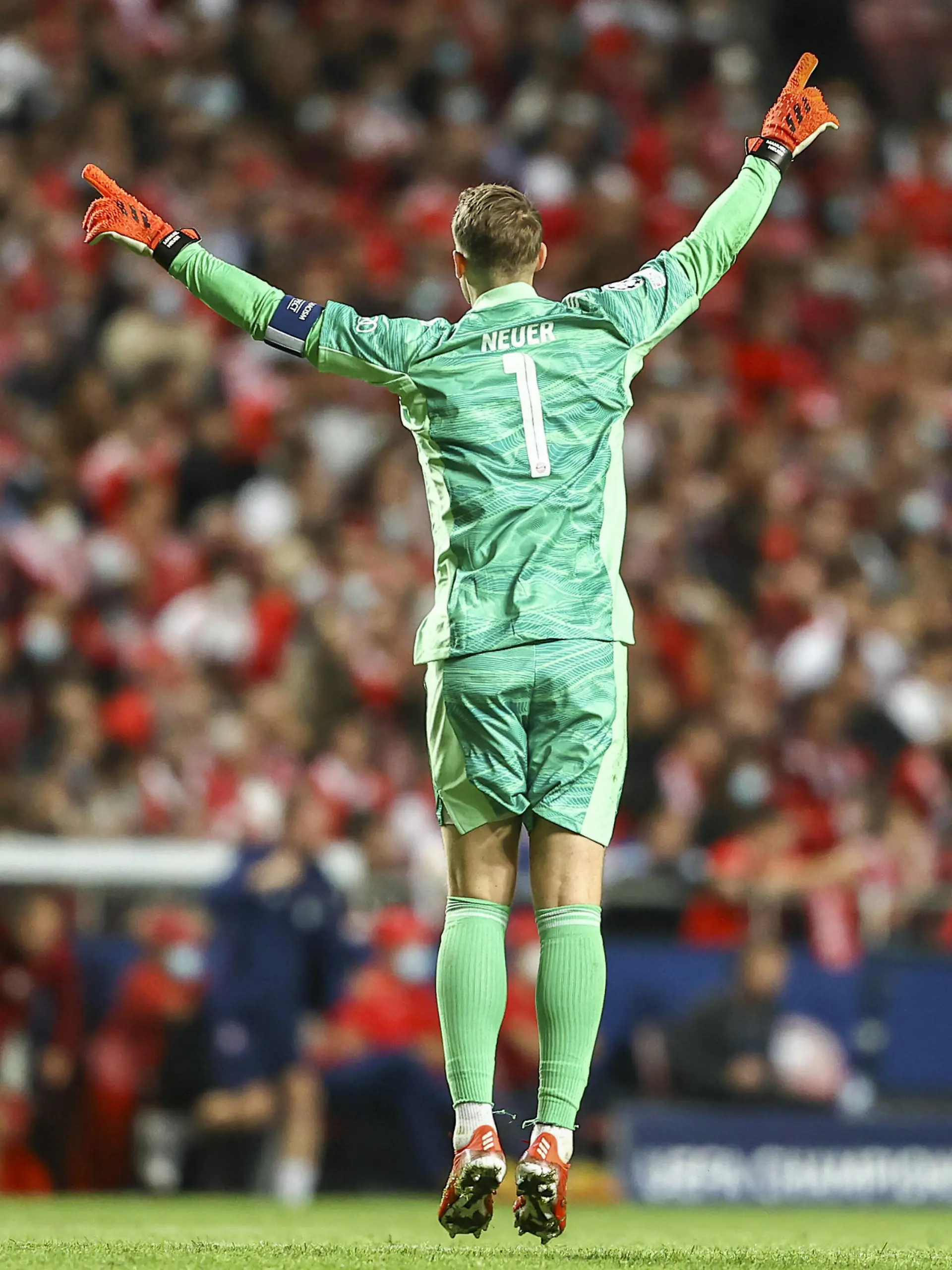 Sport Bilder des Tages Lisbon, Portugal, 20th Oct 2021: Neuer of Bayern during the UEFA Champions League football match between Benfica and Bayern Munich at the Estadio da Luz Stadium of Light also known as the Estadio do Lisboa e Benfica in Lisbon Portugal. Bayern won the game 0-4 with goals by Sane 70 mins, 84 mins Pedro Loureiro/SPP UEFA Champions League - Benfica v Bayern Munich - Estadio da Luz PUBLICATIONxNOTxINxBRA
