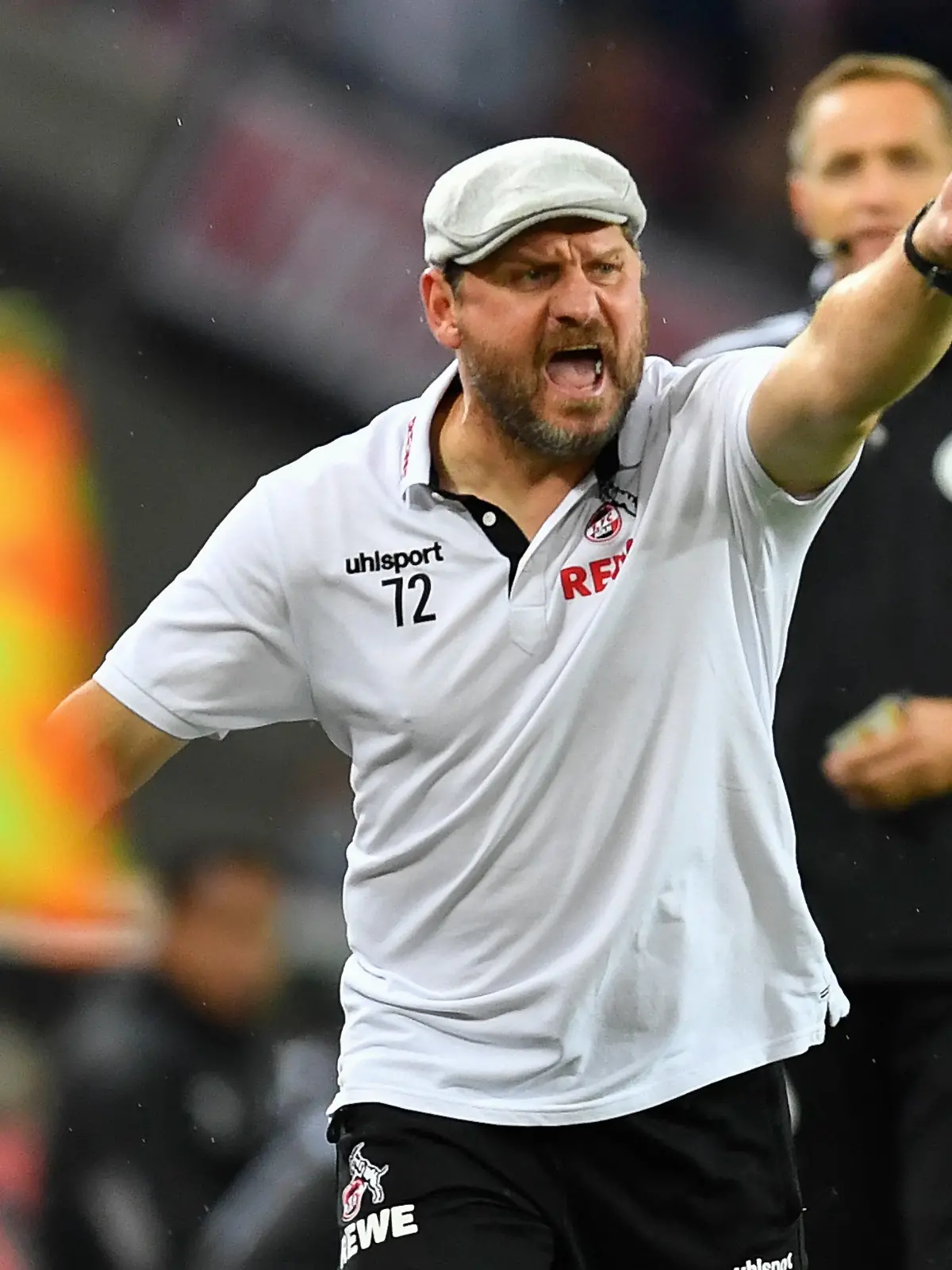 ARCHIV - 01.10.2021, Nordrhein-Westfalen, Köln: Kölns Trainer Steffen Baumgart reagiert während der Partie. (zu dpa "Fußball-Spruch des Jahres kommt von Köln-Trainer Steffen Baumgart") Foto: Marius Becker/dpa +++ dpa-Bildfunk +++