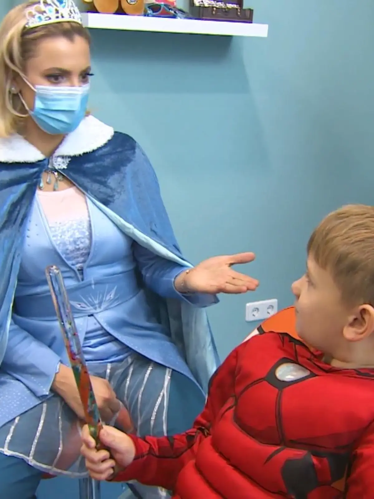Bild zu: "Hier checkt eine Prinzessin Zähne"