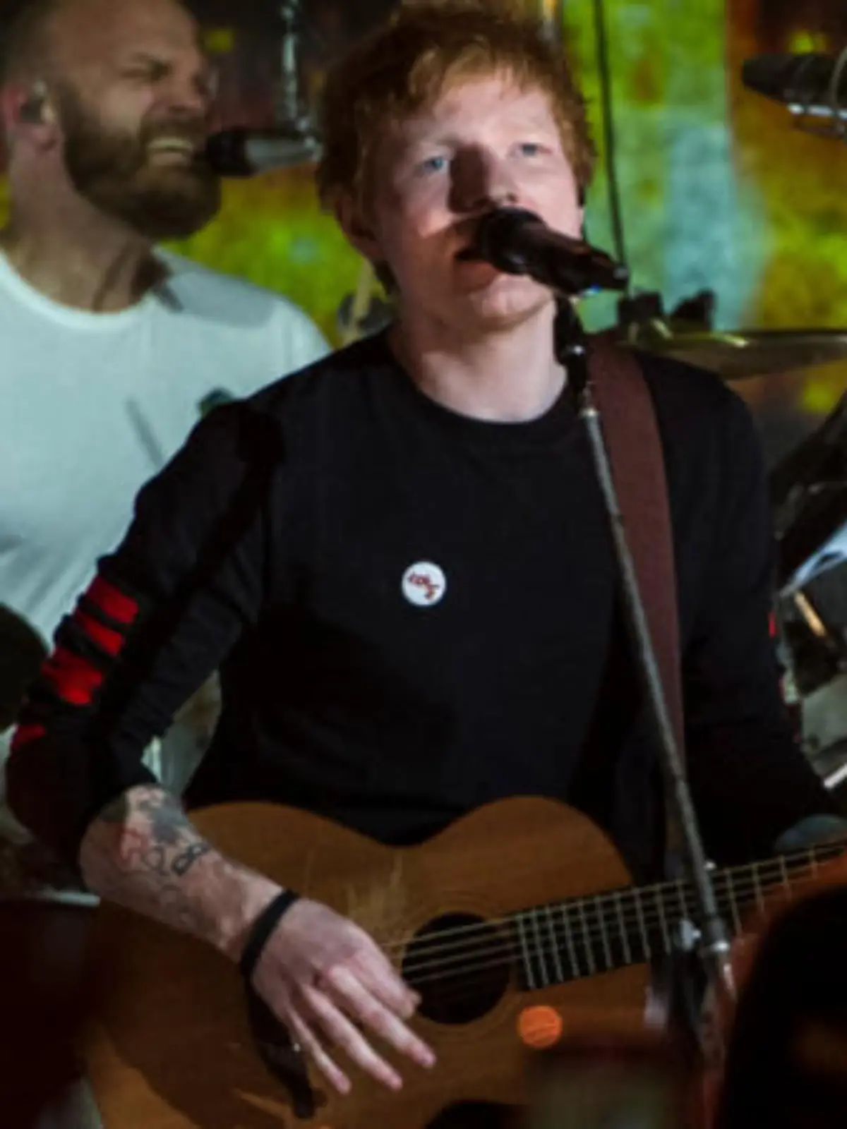 Ed Sheeran verputzte zwei Liter Schokoladeneis bei Eiscreme-Challenge