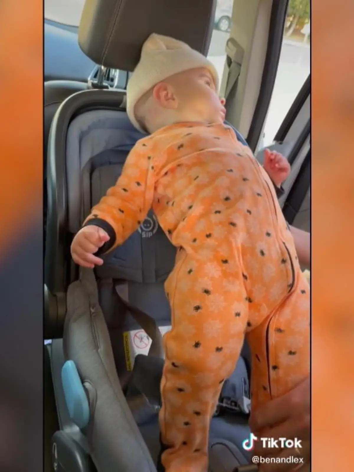 Bild zu: "Das Netz lacht über dieses Baby-Brett"