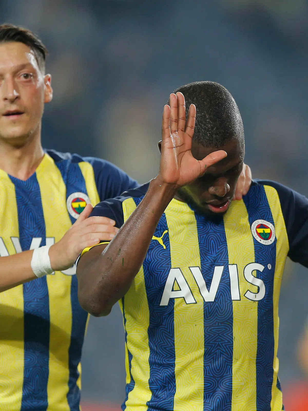 Fenerbahce's Enner Valencia, right, celebrates with teammate Mesut Ozil after scoring his side's second goal during the Europa League group D soccer match between Fenerbahce and Antwerp at the Sukru Saracoglu stadium in Istanbul, Turkey, Thursday, Oct. 21, 2021. (AP Photo)