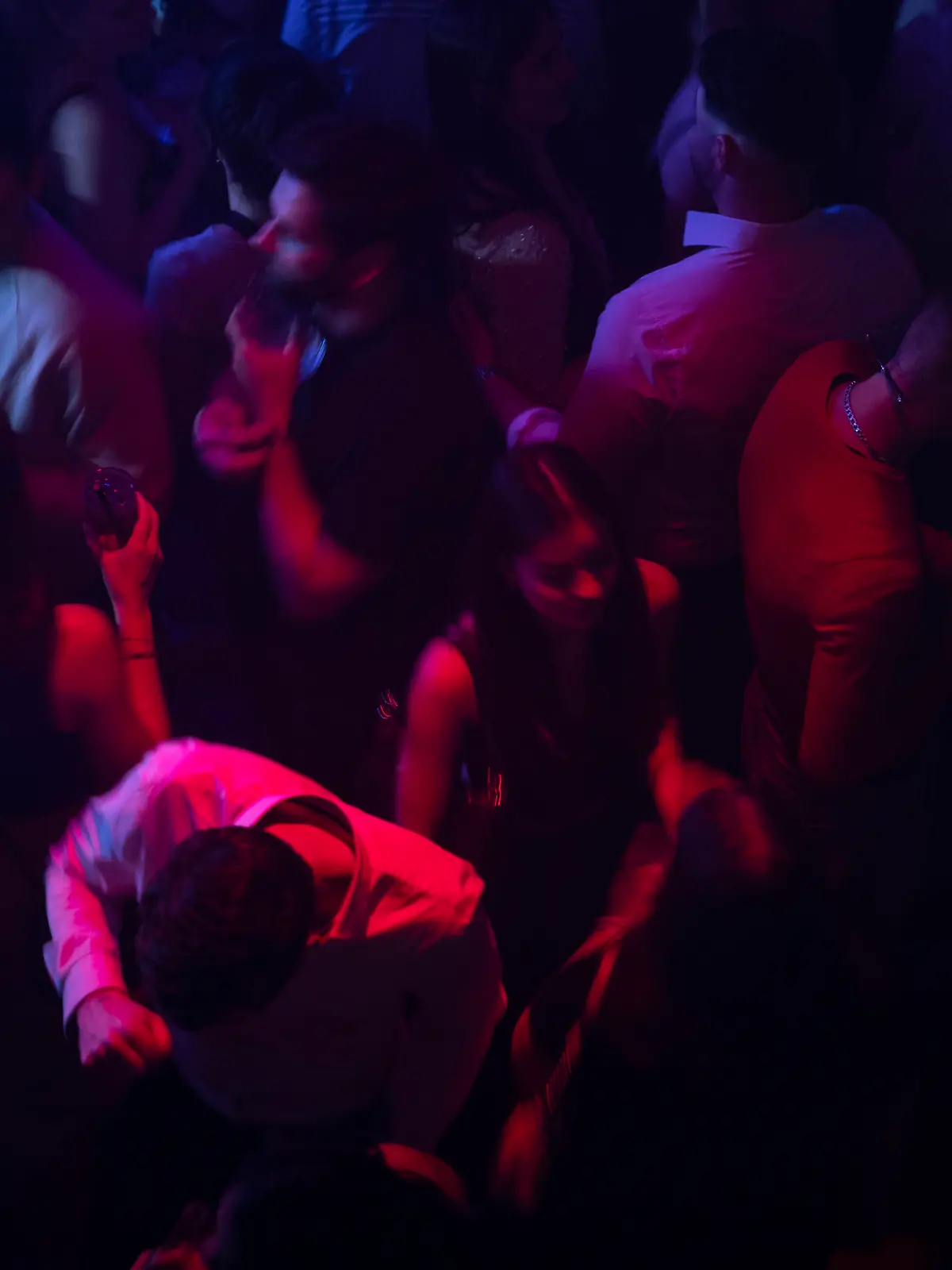 Tanzende Besucher des Gibson Clubs. Mit der Frage «Ist Luisa hier?» können sich Mädchen und Frauen ans Personal wenden und bekommen unmittelbar und diskret Hilfe. (zu dpa: ««Nein heißt nein» - Bewusstsein der Clubszene für Awareness steigt»)