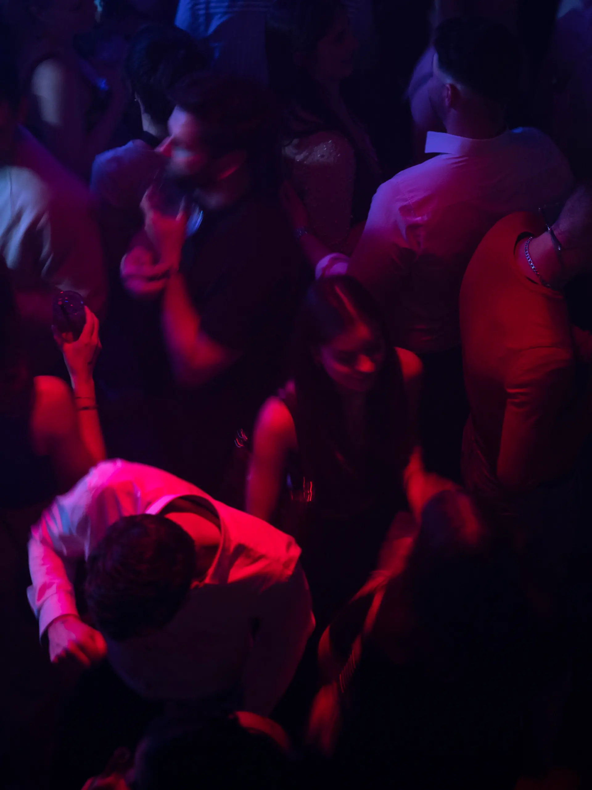 Tanzende Besucher des Gibson Clubs. Mit der Frage «Ist Luisa hier?» können sich Mädchen und Frauen ans Personal wenden und bekommen unmittelbar und diskret Hilfe. (zu dpa: ««Nein heißt nein» - Bewusstsein der Clubszene für Awareness steigt»)