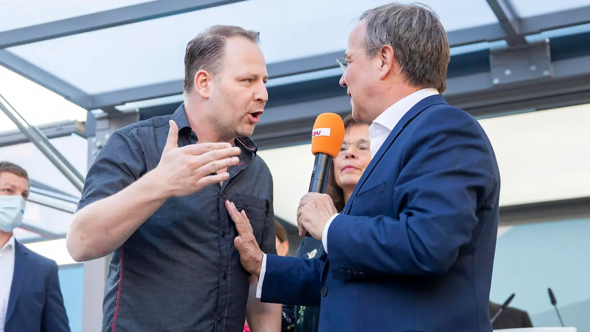 Querdenker Thomas Brauner und Armin Laschet bei einer Wahlkampfveranstaltung der CDU auf dem Erfurter Anger. Erfurt, 03.09.2021