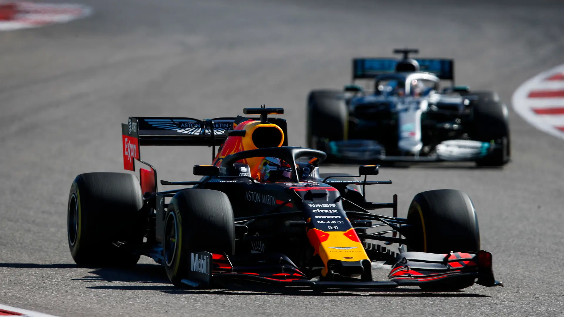 2019 United States GP AUSTIN, TEXAS - NOVEMBER 03: Max Verstappen, Red Bull Racing RB15, leads Lewis Hamilton, Mercedes AMG F1 W10 during the 2019 Formula One United States Grand Prix at Circuit of the Americas, on November 03, 2019 in Austin, Texas, USA. Photo by Joe Portlock / LAT Images Images PUBLICATIONxINxGERxSUIxAUTxHUNxONLY R3I7504