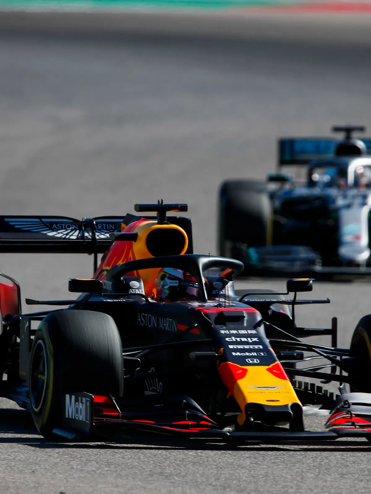  2019 United States GP AUSTIN, TEXAS - NOVEMBER 03: Max Verstappen, Red Bull Racing RB15, leads Lewis Hamilton, Mercedes AMG F1 W10 during the 2019 Formula One United States Grand Prix at Circuit of the Americas, on November 03, 2019 in Austin, Texas, USA. Photo by Joe Portlock / LAT Images Images PUBLICATIONxINxGERxSUIxAUTxHUNxONLY R3I7504
