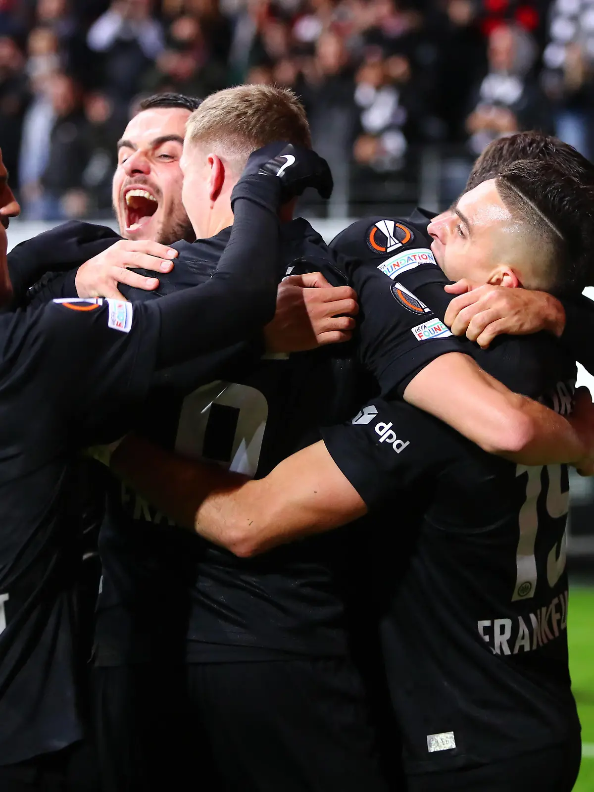  Frankfurter Spieler feiern das Tor zum 1:0 gegen Piraeus durch Rafael Borre Frankfurt, rechts Eintracht Frankfurt vs Olympiakos Piraeus, Fussball, Europa League, 21.10.2021 Eintracht Frankfurt vs Olympiakos Piraeus, Fussball, Europa League, 21.10.2021 Frankfurt *** Frankfurt players celebrate the goal to make it 1 0 against Piraeus by Rafael Borre Frankfurt, right Eintracht Frankfurt vs Olympiakos Piraeus, football, Europa League, 21 10 2021 Eintracht Frankfurt vs Olympiakos Piraeus, football, Europa League, 21 10 2021 Frankfurt Copyright: xEibner-Pressefotox EP_RWS