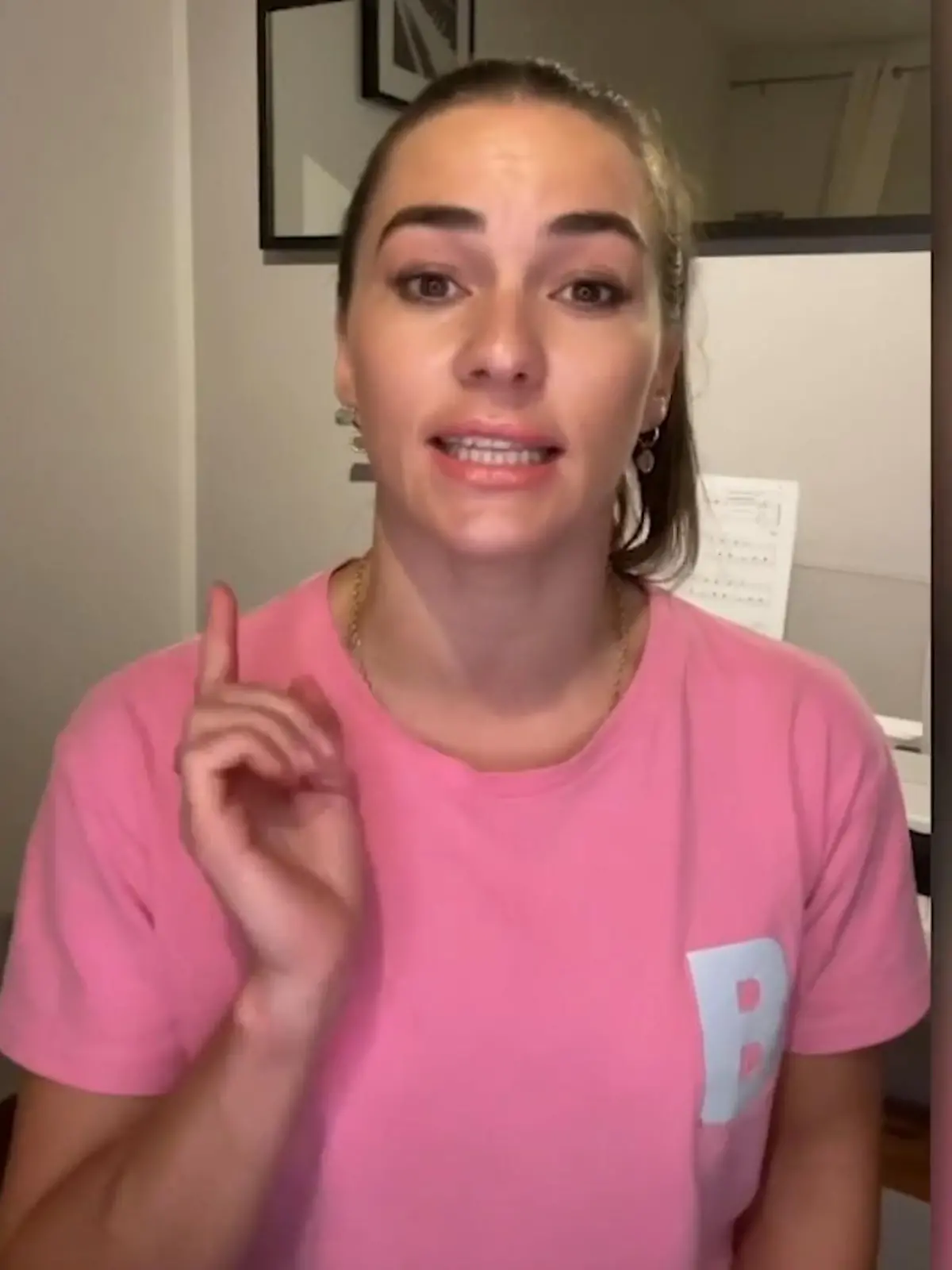 Bild zu: "Profitänzerin Renata Lusin klärt im Video auf"