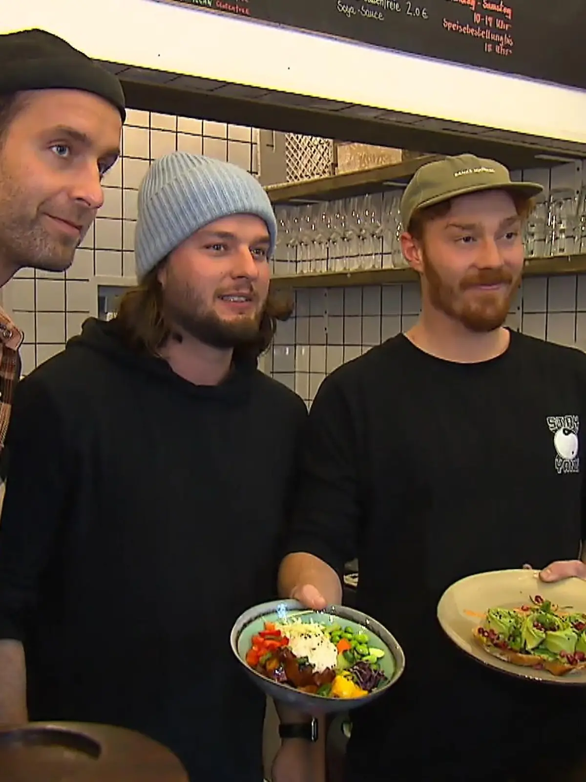 Handballspieler Silvio Heinevetter hat jetzt ein Café in Kassel. Zusammen mit Freund Yannick Klütsch betreibt der MT Melsungen-Torwart das „Holy Nosh“