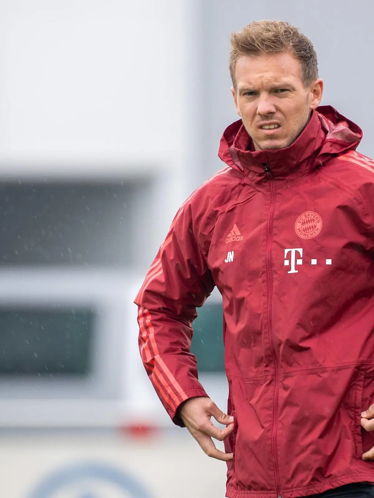  Head coach Julian Nagelsmann FC Bayern Muenchen mit kritischem Blick, FC Bayern Muenchen Training, Saison 2021/2022 an der Saebenerstrasse. 12.10.2021 Muenchen Bayern Deutschland *** Head coach Julian Nagelsmann FC Bayern Muenchen with a critical eye, FC Bayern Muenchen training, season 2021 2022 at Saebenerstrasse 12 10 2021 Muenchen Bayern Germany Copyright: xkolbert-press/UlrichxGamelx