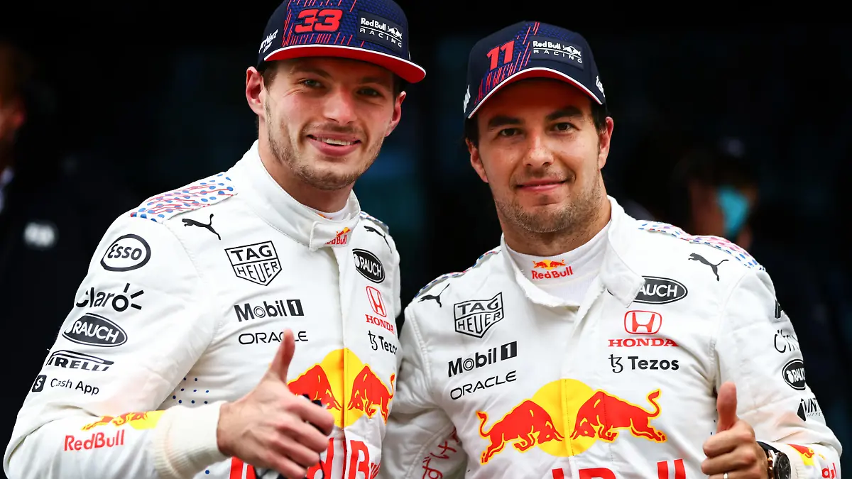 ISTANBUL, TURKEY - OCTOBER 10: Second placed Max Verstappen of Netherlands and Red Bull Racing and third placed Sergio Perez of Mexico and Red Bull Racing celebrate in parc ferme during the F1 Grand Prix of Turkey at Intercity Istanbul Park on October 10, 2021 in Istanbul, Turkey. (Photo by Mark Thompson/Getty Images)