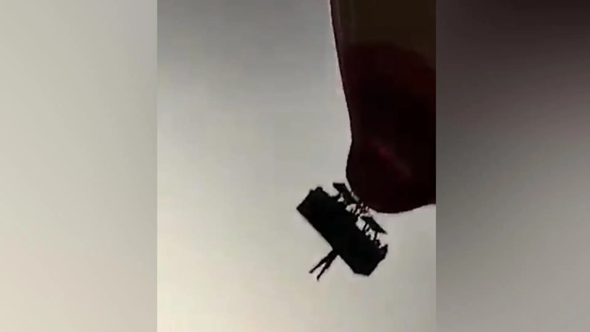Mann bleibt an Heißluftballon hängen und stürzt in den Tod.