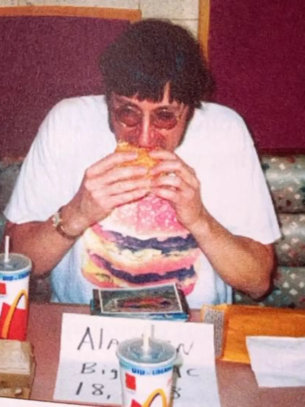 Jeder Mensch hat Träume – und der Traum des US-Amerikaners Donald Gorske ist es, jeden Tag zwei Big Macs bei McDonald’s zu essen. Wie er heute aussieht, sehen Sie im Video.