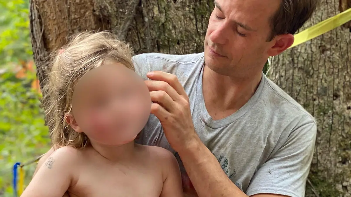 Bei einer Wanderung stürzte der Junge in eine Schlucht.