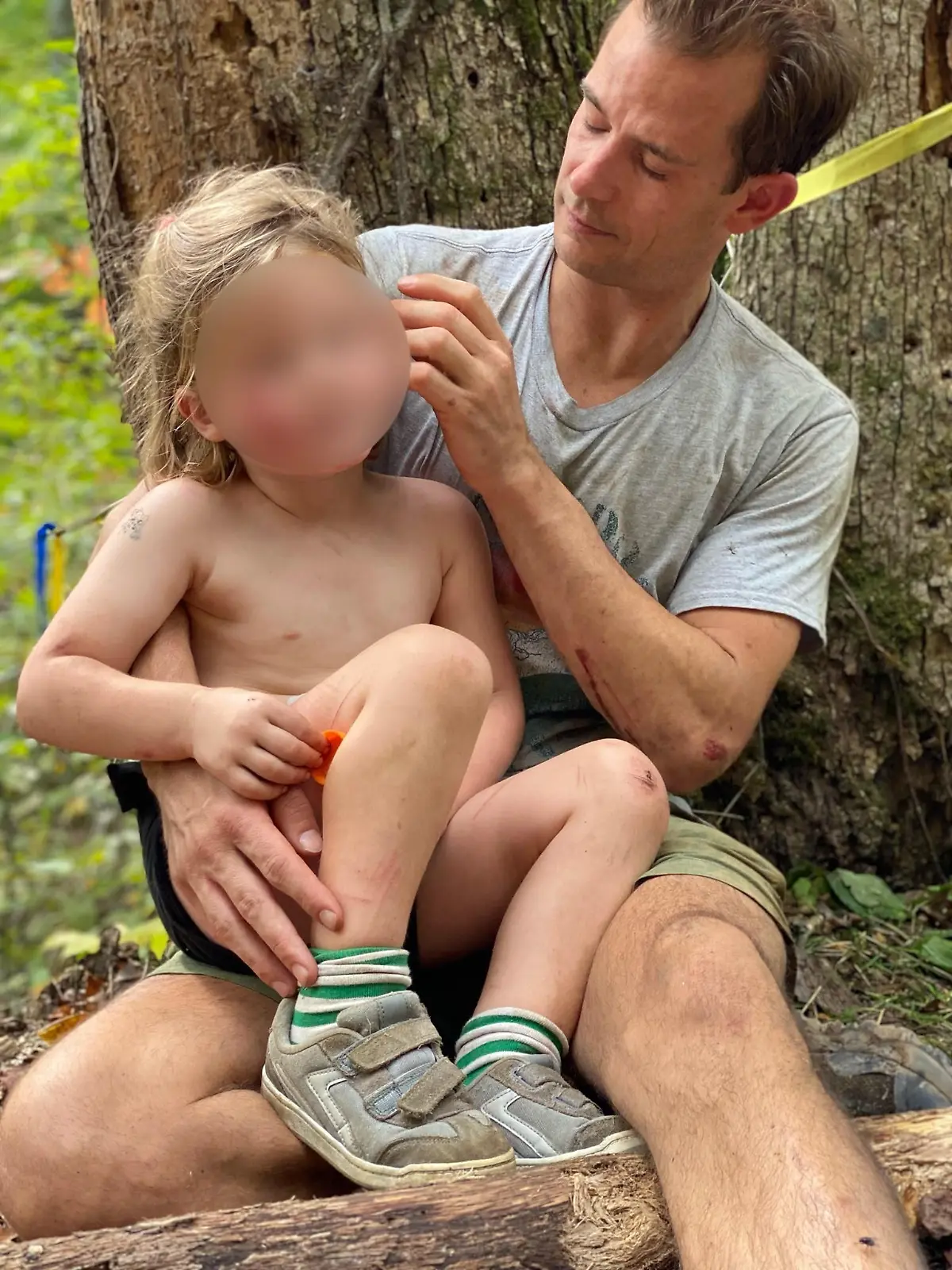 Bei einer Wanderung stürzte der Junge in eine Schlucht.