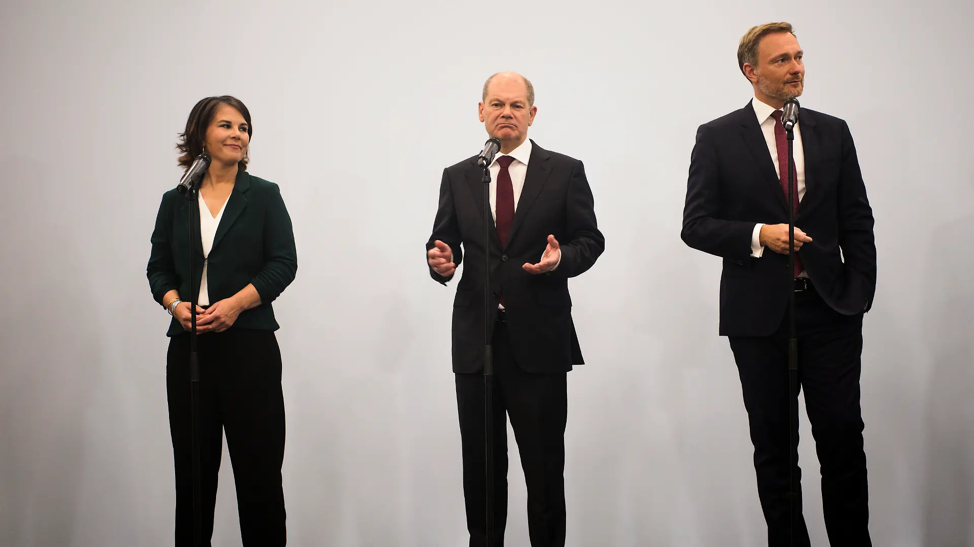Social Democratic Party, SPD, chancellor candidate Olaf Scholz, center, Green party co-leader Annalena Baerbock, left, and the Free Democratic Party chairman Christian Lindner, right, attend a joint news conference in Berlin, Friday, Oct. 15, 2021. After the parliamentary elections on September 26, the leaders of the three parties announced that they would recommend coalition talks for a new German government. (AP Photo/Markus Schreiber)