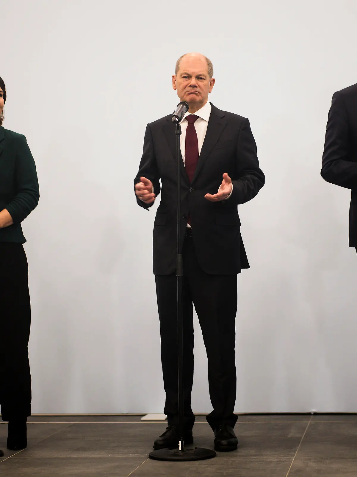 Social Democratic Party, SPD, chancellor candidate Olaf Scholz, center, Green party co-leader Annalena Baerbock, left, and the Free Democratic Party chairman Christian Lindner, right, attend a joint news conference in Berlin, Friday, Oct. 15, 2021. After the parliamentary elections on September 26, the leaders of the three parties announced that they would recommend coalition talks for a new German government. (AP Photo/Markus Schreiber)