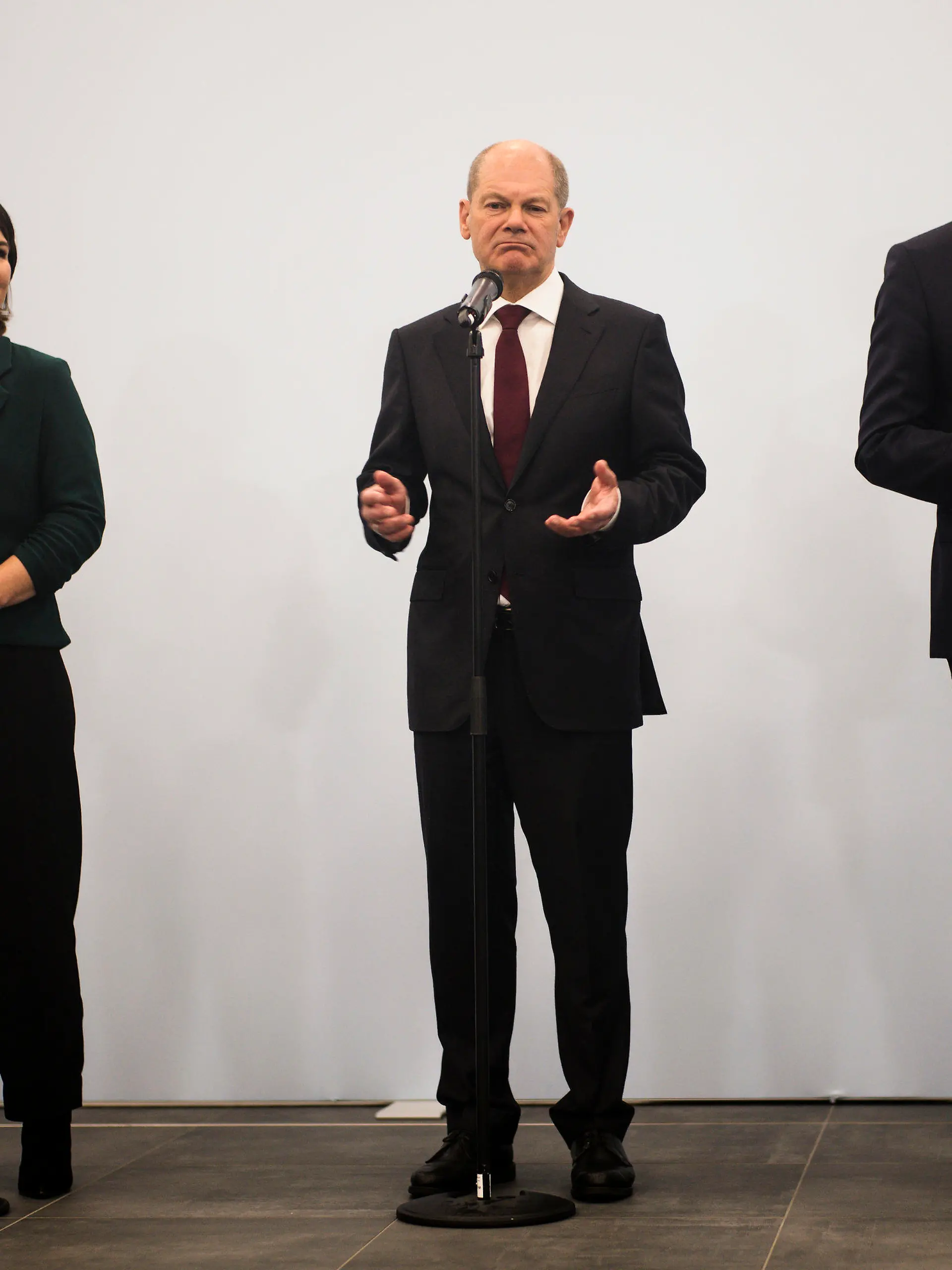 Social Democratic Party, SPD, chancellor candidate Olaf Scholz, center, Green party co-leader Annalena Baerbock, left, and the Free Democratic Party chairman Christian Lindner, right, attend a joint news conference in Berlin, Friday, Oct. 15, 2021. After the parliamentary elections on September 26, the leaders of the three parties announced that they would recommend coalition talks for a new German government. (AP Photo/Markus Schreiber)