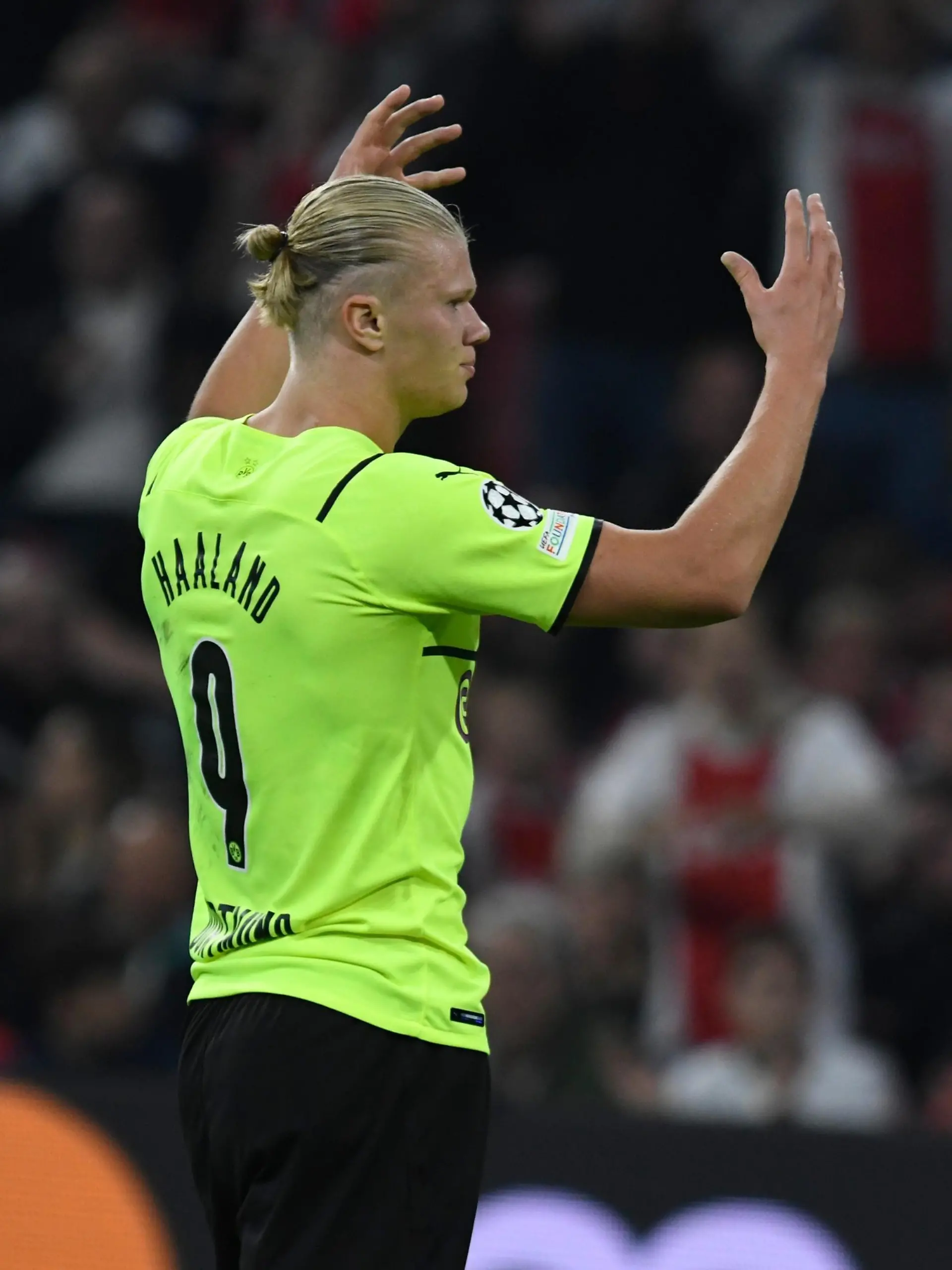 Fußball: Champions League, Ajax Amsterdam - Borussia Dortmund, Gruppenphase, Gruppe C, 3. Spieltag, Johann Cruyff ArenA. Dortmunds Erling Haaland gestikuliert.