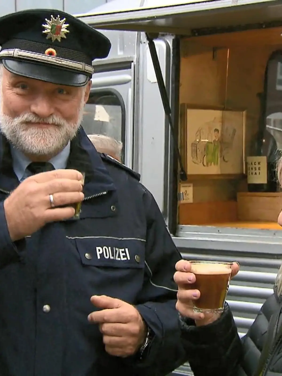 Bild zu: "Kaffeeklatsch mit der Polizei"