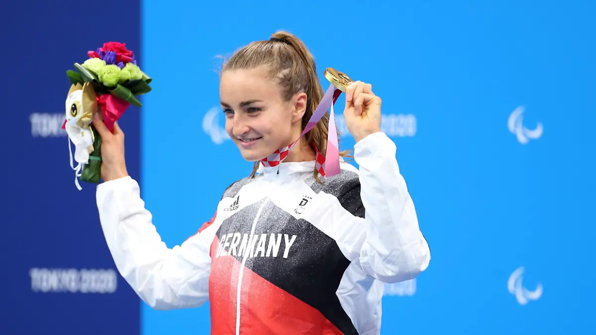 Elena Krawzow GER, September 1, 2021 - Swimming : Women s 100m Breaststroke SB13 Medal Ceremony during the Tokyo 2020 Paralympic Games at the Tokyo Aquatics Centre in Tokyo, Japan. Noxthirdxpartyxsales PUBLICATIONxNOTxINxJPN 168356966