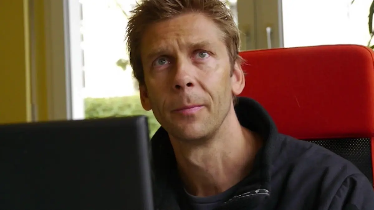 RTL-Reporter Wolfram Kuhnigk schleuste sich in die Sekte "12 Stämme" ein.