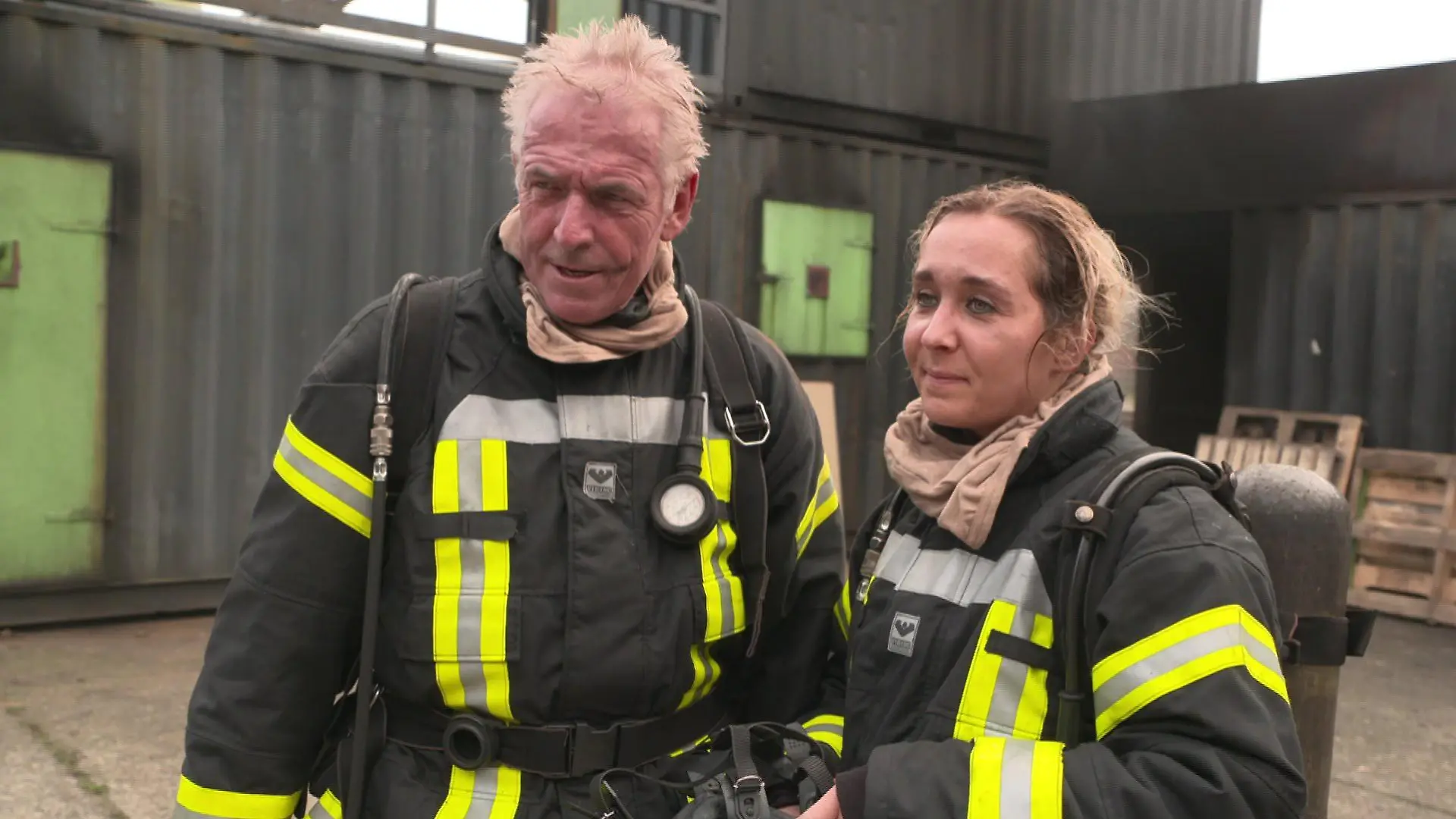 In dem aufwendigen Live-Experiment setzen sich die Reporter:innen Marlena Busch und Burkhard Kress dem Risiko der Feuerhölle aus und klären mit außergewöhnlichen Aufnahmen über die schleichende Gefahr auf. 

Die Verwendung des sendungsbezogenen Materials ist nur mit dem Hinweis und Verlinkung auf TVNOW gestattet.