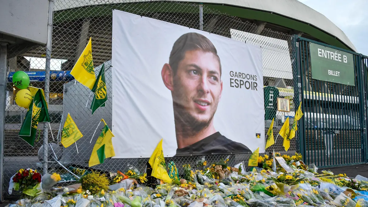  Sport Bilder des Tages Fußball, Gedenken an Emiliano Sala in Nantes Hommage a Emiliano Sala  Nantes  FOOTBALL : FC Nantes vs AS Saint Etienne - Ligue 1 - Nantes - 30/01/2019 FedericoPestellini/Panoramic PUBLICATIONxNOTxINxFRAxITAxBEL