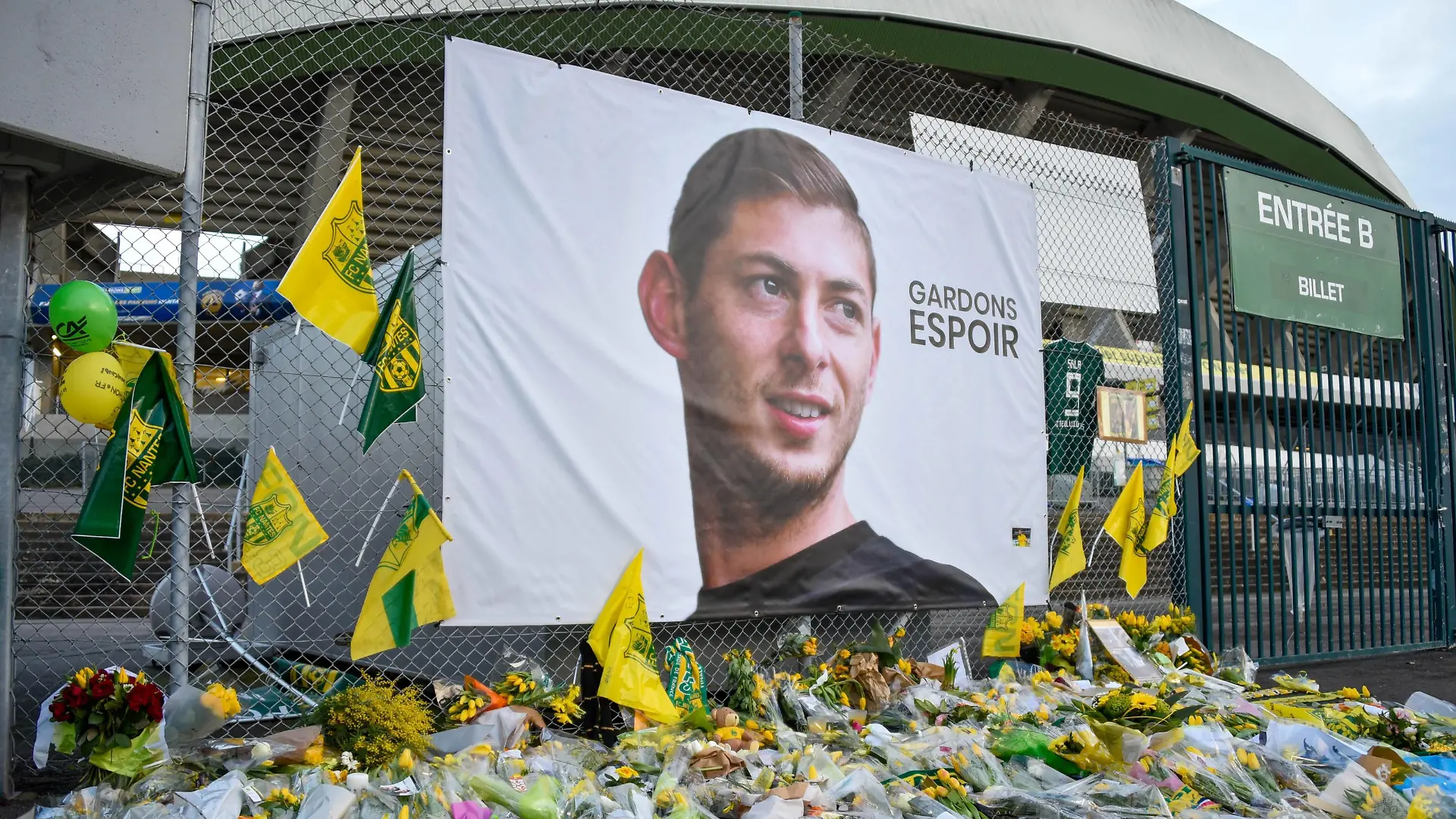  Sport Bilder des Tages Fußball, Gedenken an Emiliano Sala in Nantes Hommage a Emiliano Sala  Nantes  FOOTBALL : FC Nantes vs AS Saint Etienne - Ligue 1 - Nantes - 30/01/2019 FedericoPestellini/Panoramic PUBLICATIONxNOTxINxFRAxITAxBEL