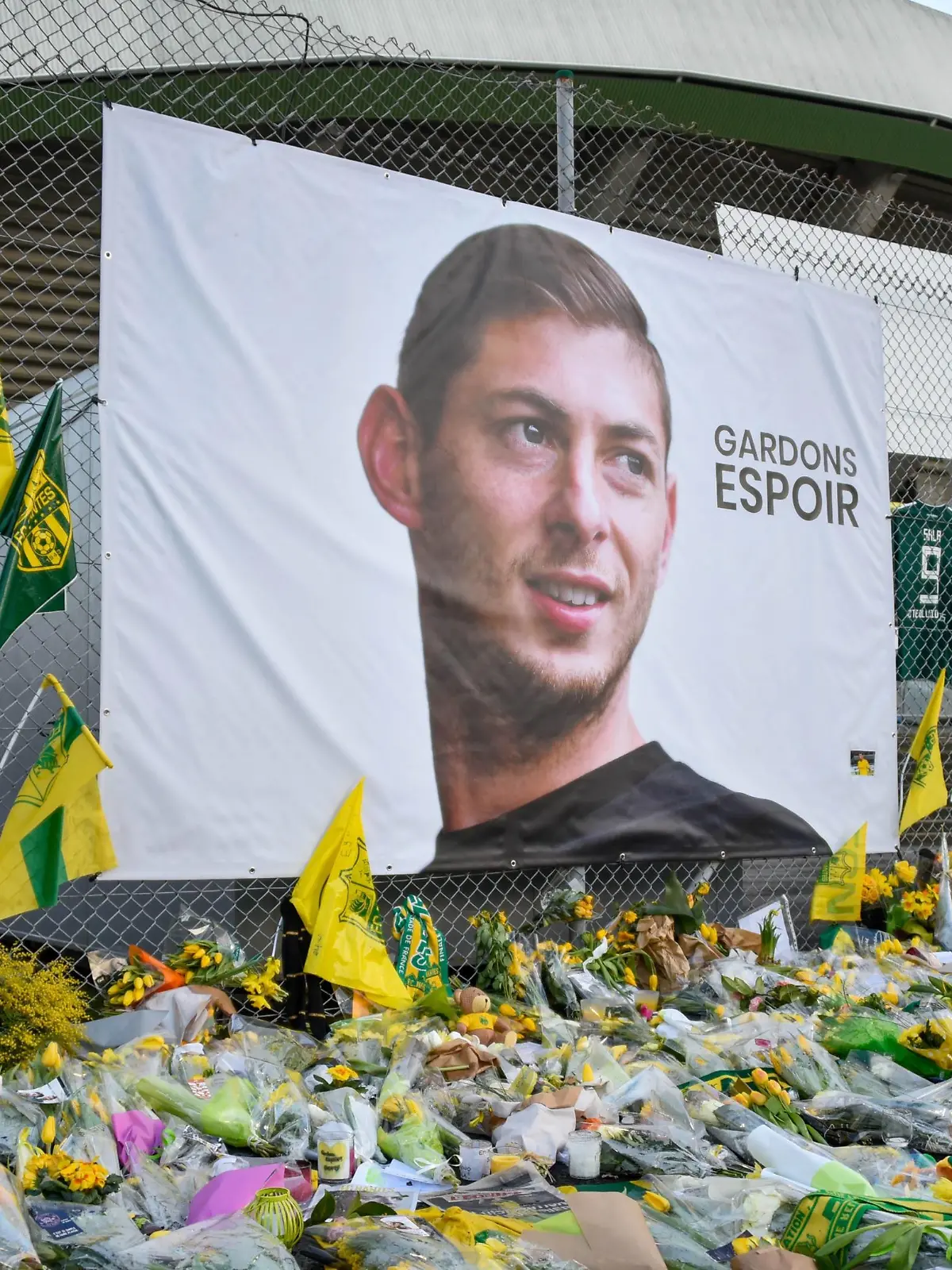  Sport Bilder des Tages Fußball, Gedenken an Emiliano Sala in Nantes Hommage a Emiliano Sala  Nantes  FOOTBALL : FC Nantes vs AS Saint Etienne - Ligue 1 - Nantes - 30/01/2019 FedericoPestellini/Panoramic PUBLICATIONxNOTxINxFRAxITAxBEL