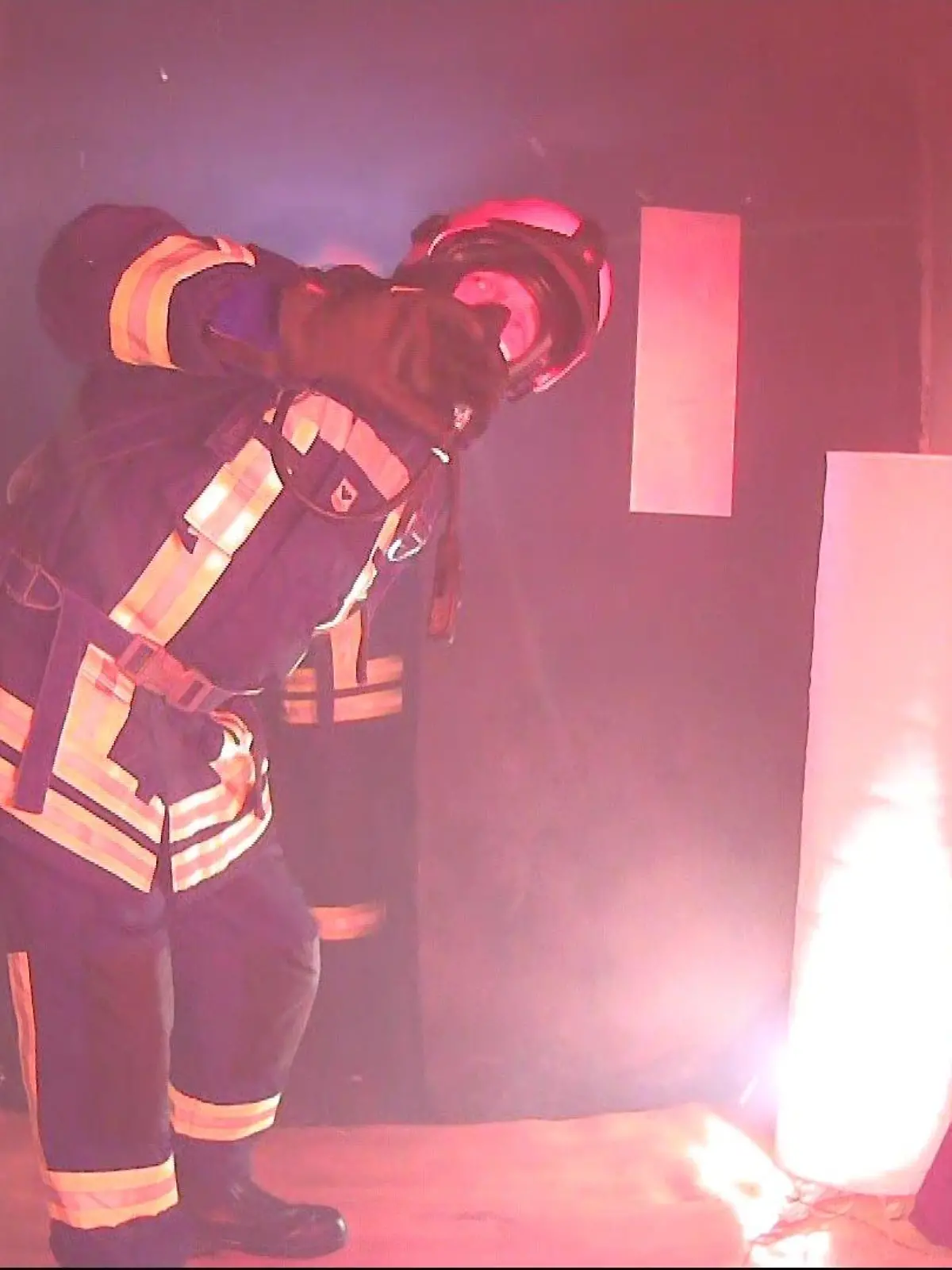 RTL-Reporter beim Feuer-Experiment