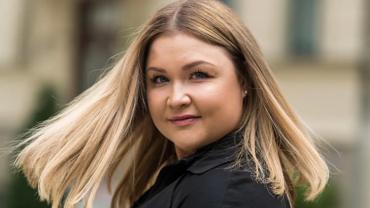 13.04.2021, Bayern, München: Influencerin Sophia Thiel zeigt bei einem Fototermin ihre neue Frisur. Sophie Thiel ist einer der bekanntesten Fitness-Stars in Deutschland. (zu dpa "Weniger Filter - Fitness-Promi Sophia Thiel meldet sich zurück") Foto: Peter Kneffel/dpa +++ dpa-Bildfunk +++