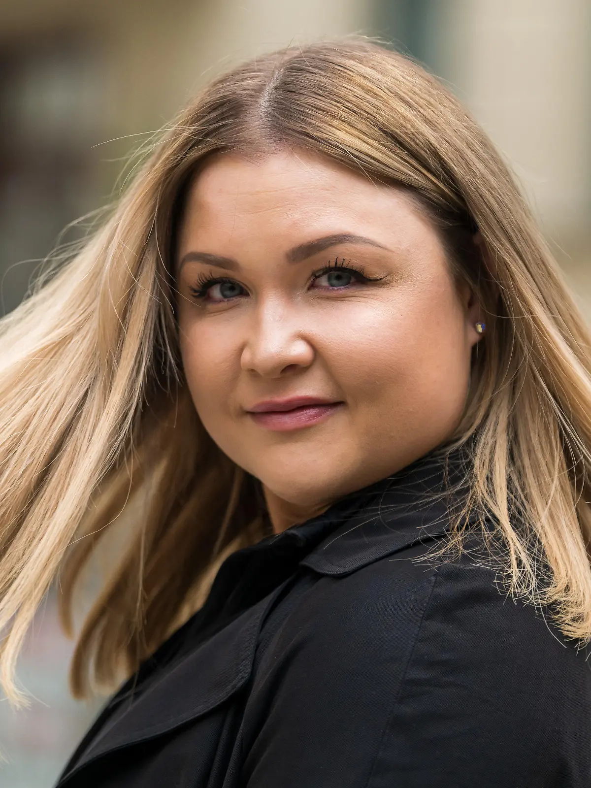 13.04.2021, Bayern, München: Influencerin Sophia Thiel zeigt bei einem Fototermin ihre neue Frisur. Sophie Thiel ist einer der bekanntesten Fitness-Stars in Deutschland. (zu dpa "Weniger Filter - Fitness-Promi Sophia Thiel meldet sich zurück") Foto: Peter Kneffel/dpa +++ dpa-Bildfunk +++