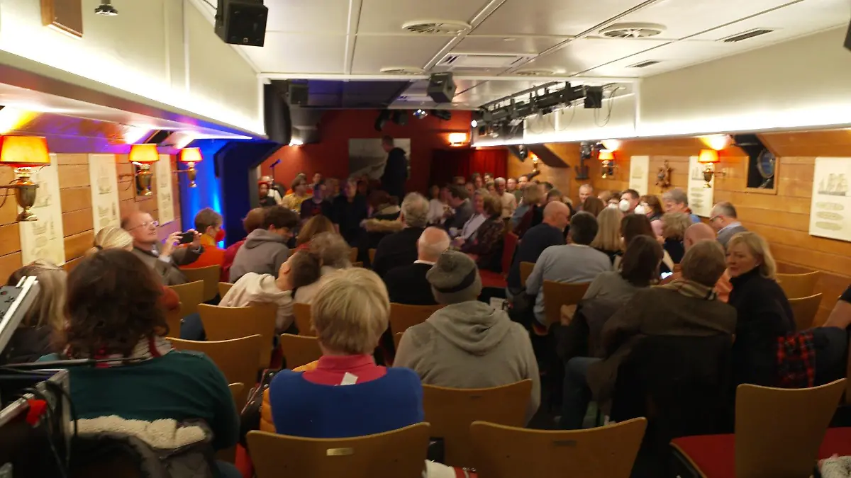 Auf dem Theaterschiff darf am Wochenende ordentlich gelacht werden.