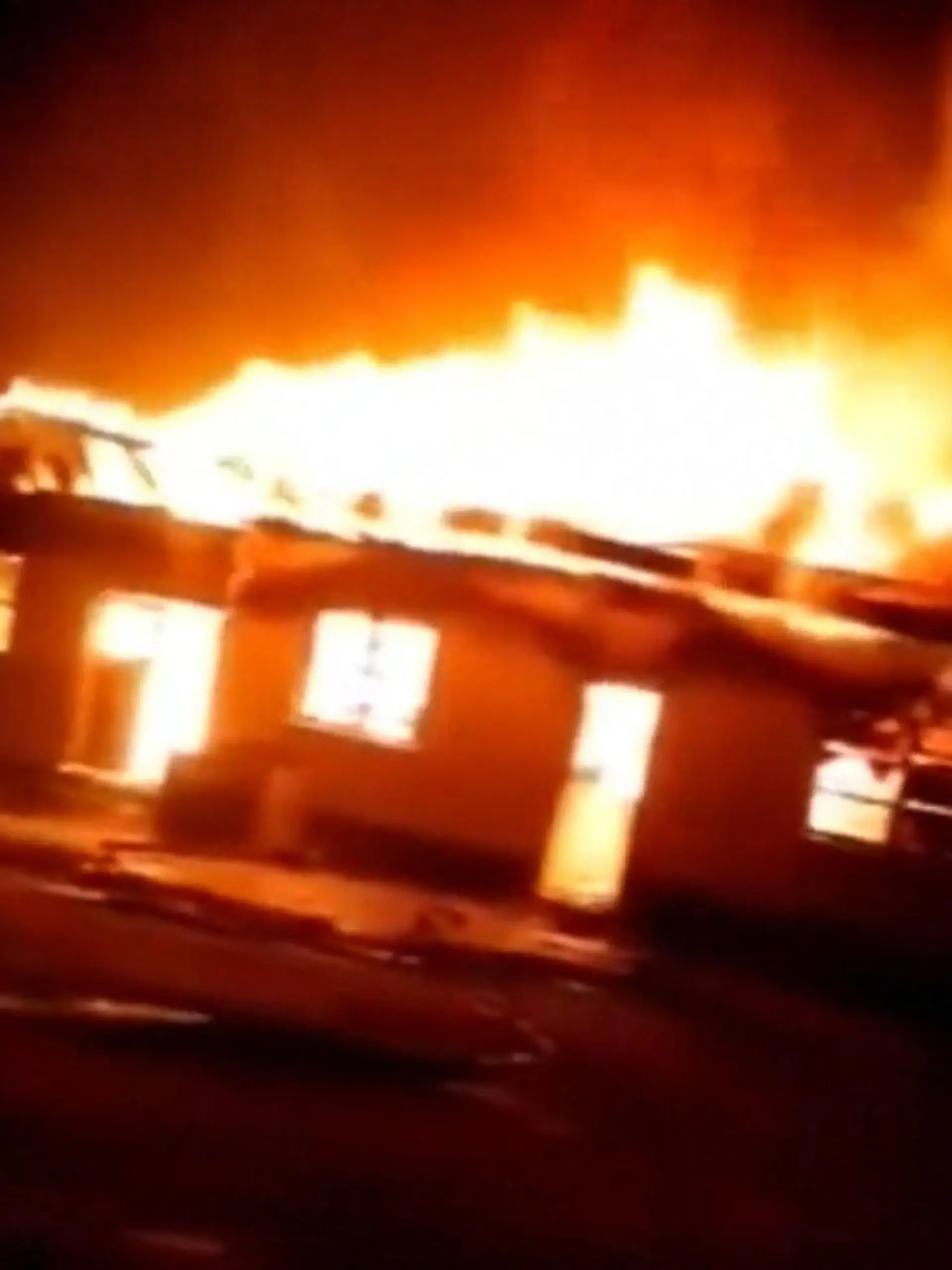 Dramatisches Feuer-Inferno in Guyana (Südamerika), ausgelöst durch Brandstiftung! Eine Schülerin soll ihr Internat angezündet haben, weil sie ihr Handy nicht benutzen durfte. Guyana steht unter Schock – und verhängte drei Tage Staatstrauer.