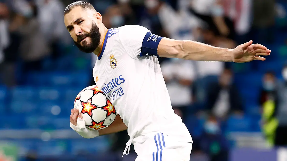 Soccer Football - Champions League - Group D - Real Madrid v Sheriff Tiraspol - Santiago Bernabeu, Madrid, Spain - September 28, 2021 Real Madrid's Karim Benzema celebrates scoring their first goal REUTERS/Juan Medina