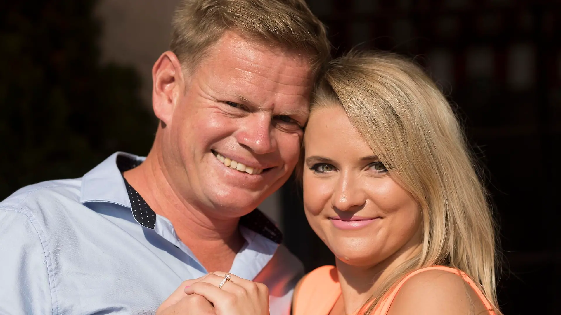 Oliwia (28, Übersetzerin) mit Ring und Farmer Jörn (38) aus Namibia
Verwendung der Bilder für Online-Medien ausschließlich mit folgender Verlinkung: "Alle Infos zu "Bauer sucht Frau" im Special bei RTL.de: https:// www.rtl.de/cms/sendungen/bauer-sucht-frau.html