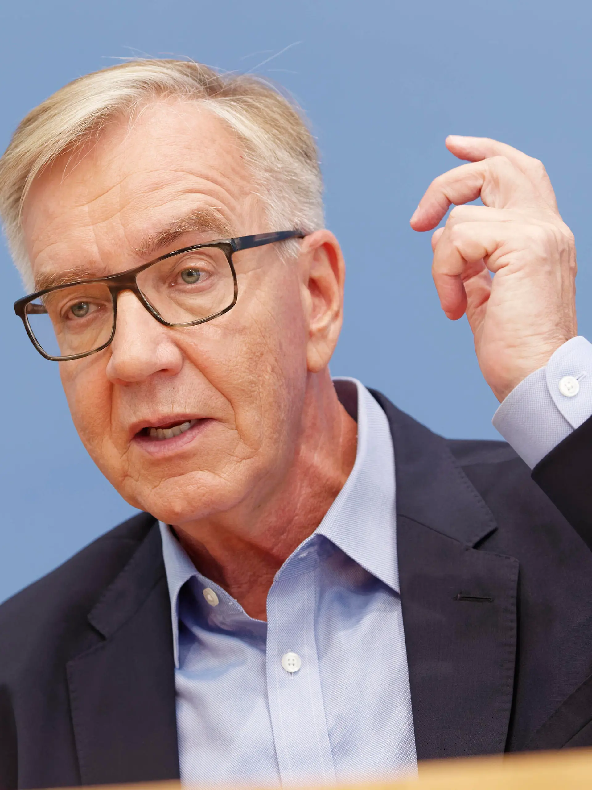 Die Linke zur Wahlniederlage 2021-09-27, Deutschland, Berlin - Bundespressekonferenz: Die Fraktions- und Parteispitze kommentiert die Wahlniederlage der Partei Die Linke bei der Bundestagswahl. Im Bild Dietmar Bartsch Die Linke, Fraktionsvorsitzender im Bundestag. *** The Left on electoral defeat 2021 09 27, Germany, Berlin Federal Press Conference The parliamentary group and party leadership comments on the electoral defeat of the Left party in the Bundestag election Pictured Dietmar Bartsch The Left , parliamentary group leader in the Bundestag 