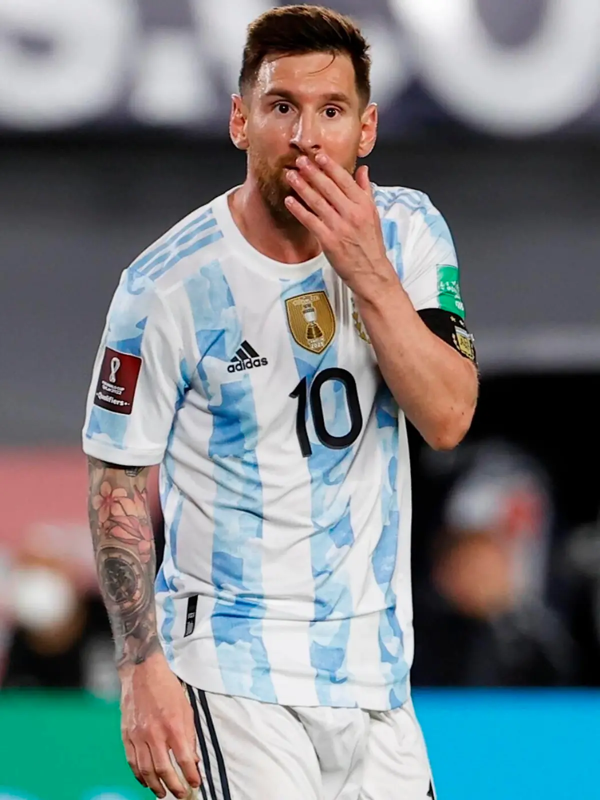  Argentina s Lionel Messi in action against Uruguay, during a match amid the South American qualifiers for the Qatar 2022 World Cup, at the Monumental Stadium in Buenos Aires, Argentina, 10 October 2021. Argentina - Uruguay ACHTUNG: NUR REDAKTIONELLE NUTZUNG PUBLICATIONxINxGERxSUIxAUTxONLY Copyright: xJuanxIgnacioxRoncoronix AMDEP1015 20211011-97c94d58f13ce0f0009acefd1db2e74e820c3328