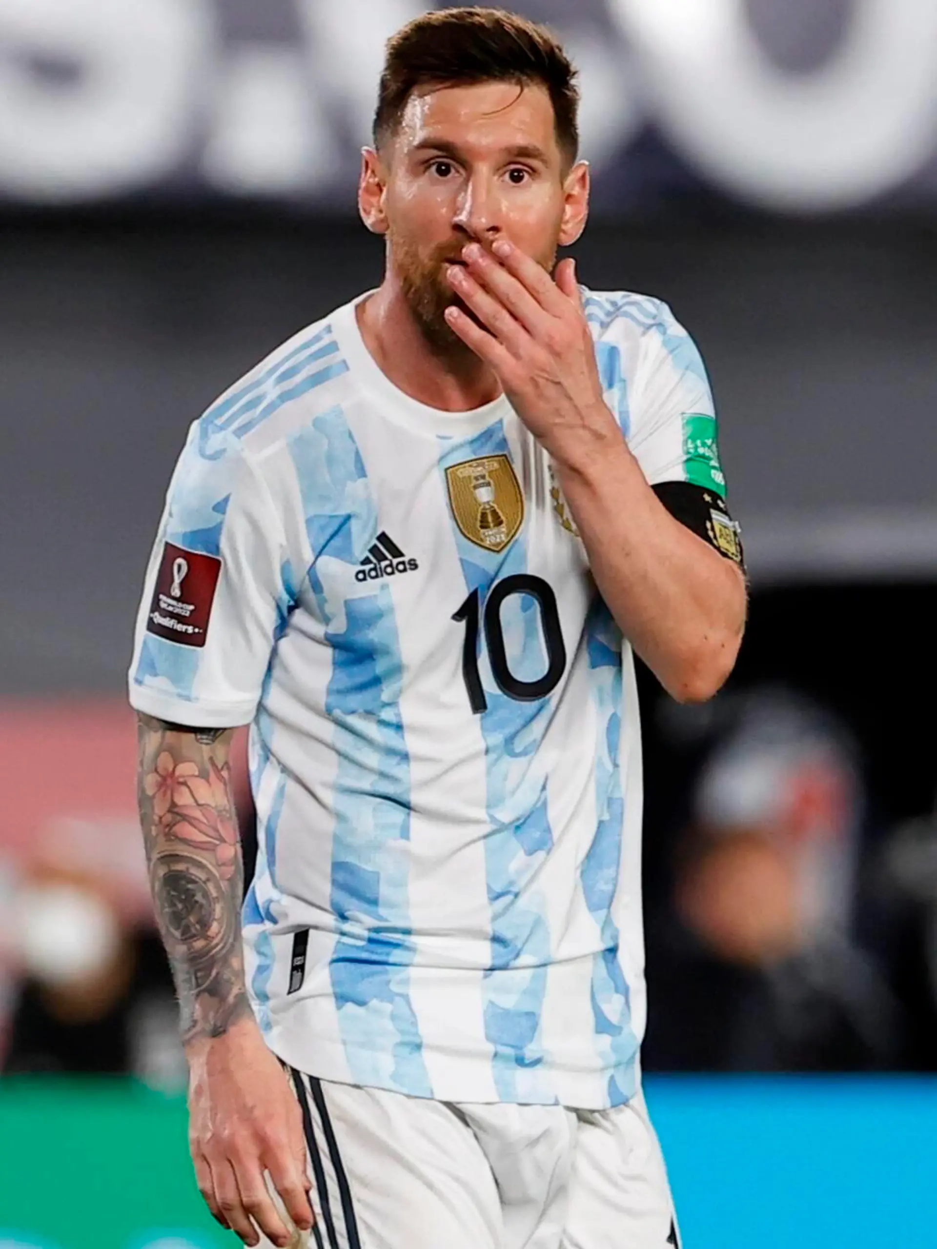  Argentina s Lionel Messi in action against Uruguay, during a match amid the South American qualifiers for the Qatar 2022 World Cup, at the Monumental Stadium in Buenos Aires, Argentina, 10 October 2021. Argentina - Uruguay ACHTUNG: NUR REDAKTIONELLE NUTZUNG PUBLICATIONxINxGERxSUIxAUTxONLY Copyright: xJuanxIgnacioxRoncoronix AMDEP1015 20211011-97c94d58f13ce0f0009acefd1db2e74e820c3328